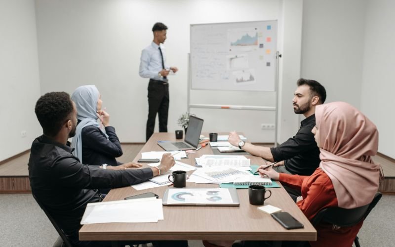 Formation initiale et formation continue : laquelle choisir en 2025 au Maroc